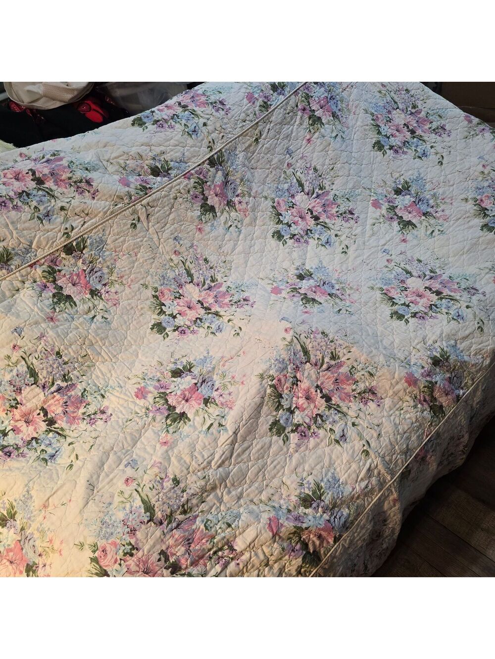 q135 Vintage Floral Patchwork Quilted bespread with Pink and Blue Flowers Twin